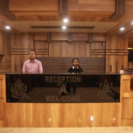 Hotel Royal Safari Chitwan Εξωτερικό φωτογραφία